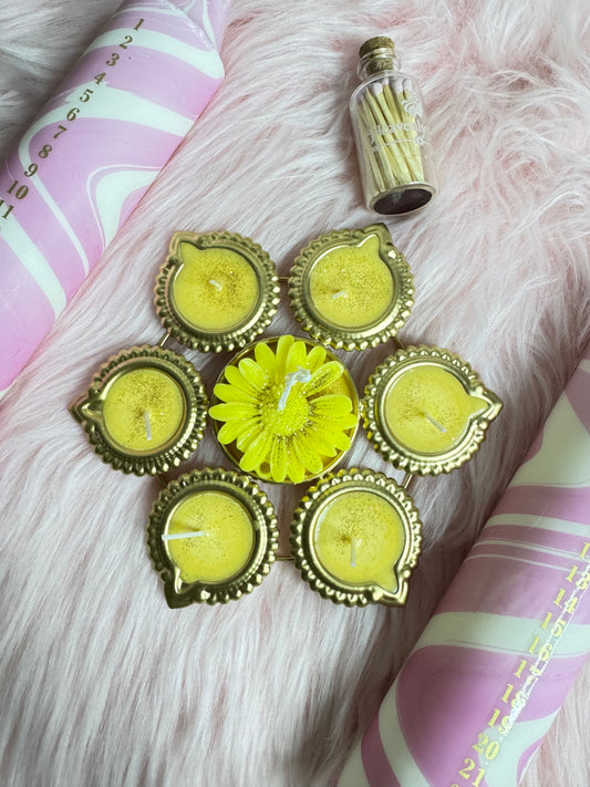 GOLDEN FLORAL URLI CANDLE