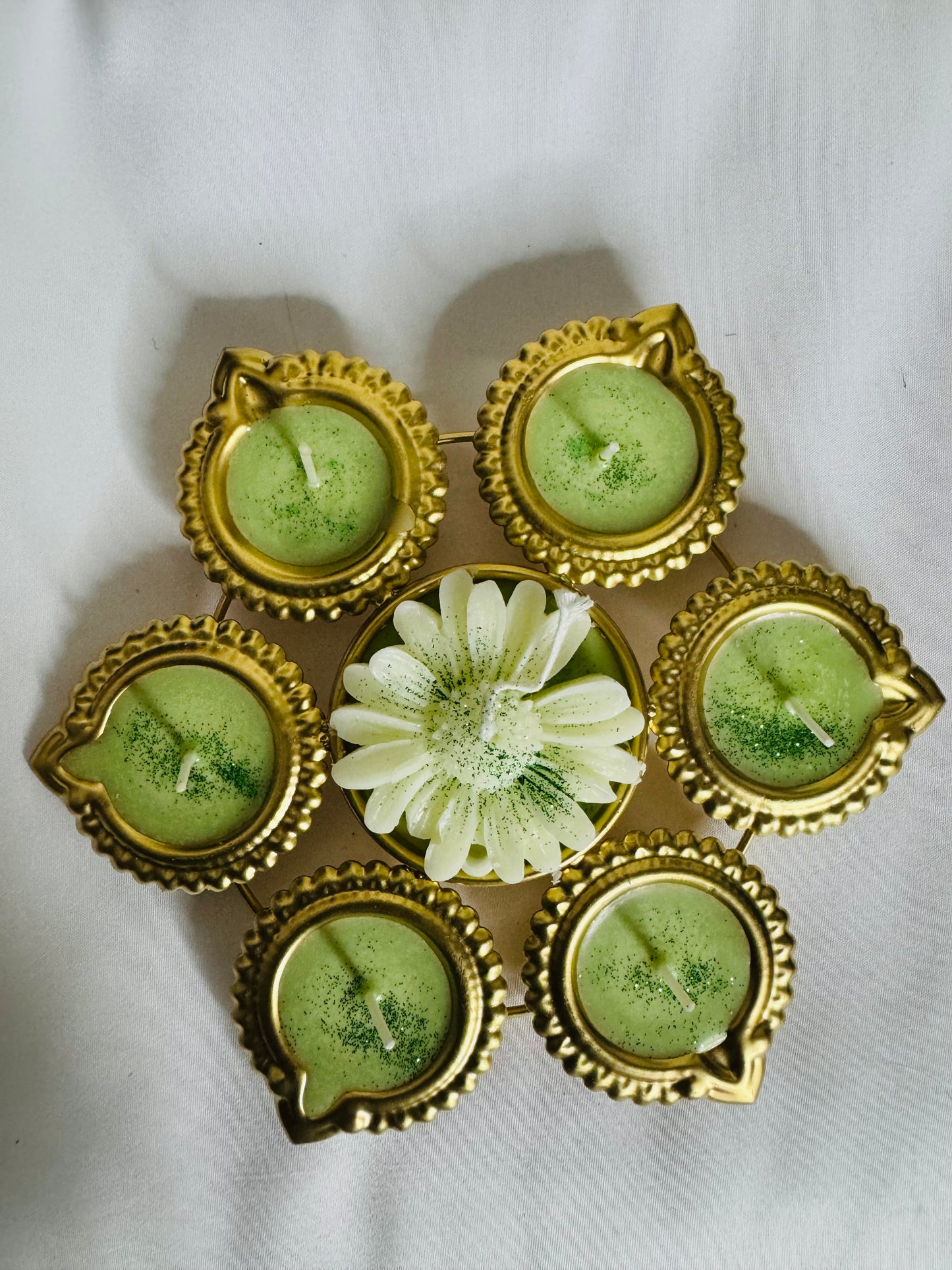 GOLDEN FLORAL URLI CANDLE